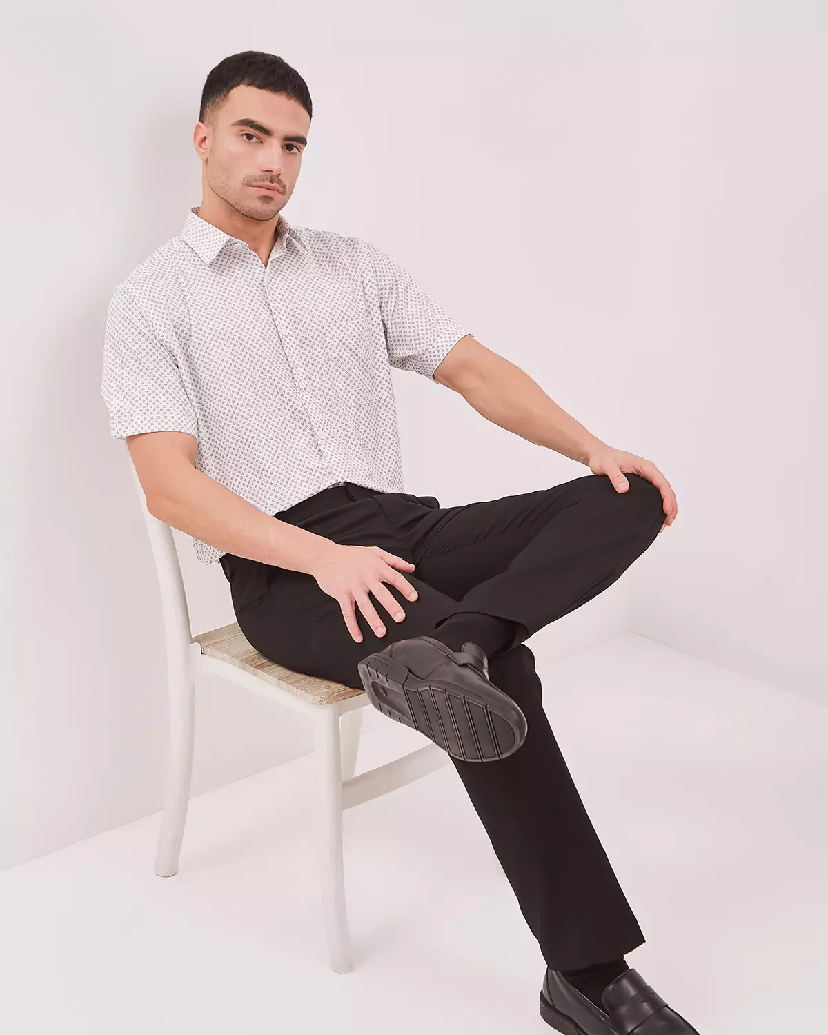 MEN'S WHITE REGULAR FIT SHORT SLEEVE SHIRT