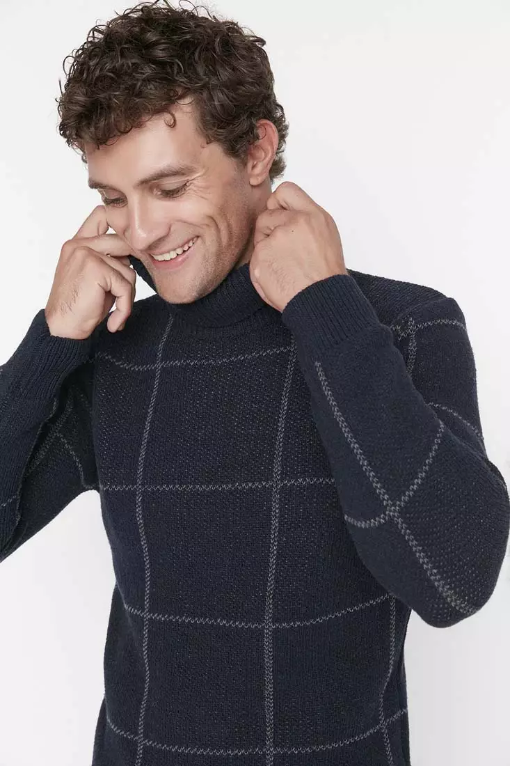 Buy Trendyol Gray Men's Slim Fit Turtleneck Turtleneck Corduroy Knit Basic  Sweater 2024 Online