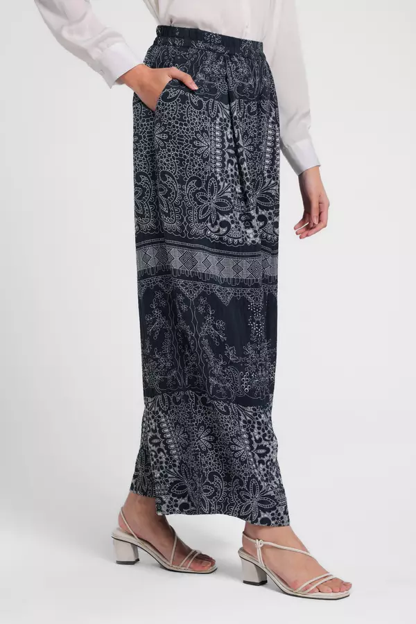 Minimal x Tasya Farasya - Alara - Celana Lurus Motif Etnik - Navy Dark