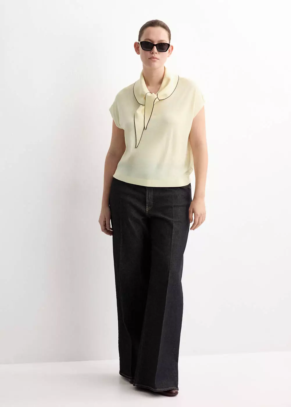 Atasan rajut dengan detail syal