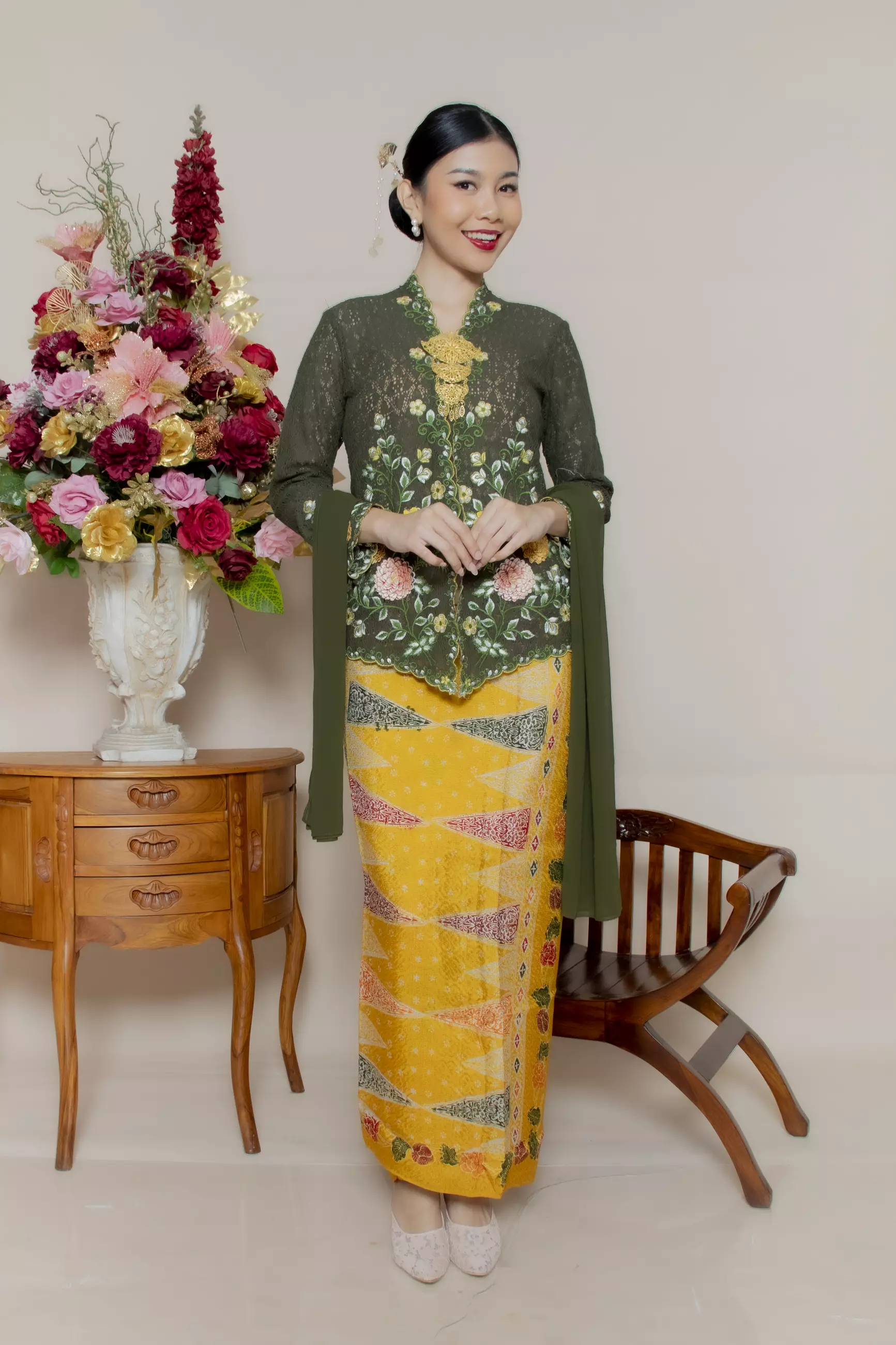 Kebaya Brokat Roses 3 Dimensi in Green Color