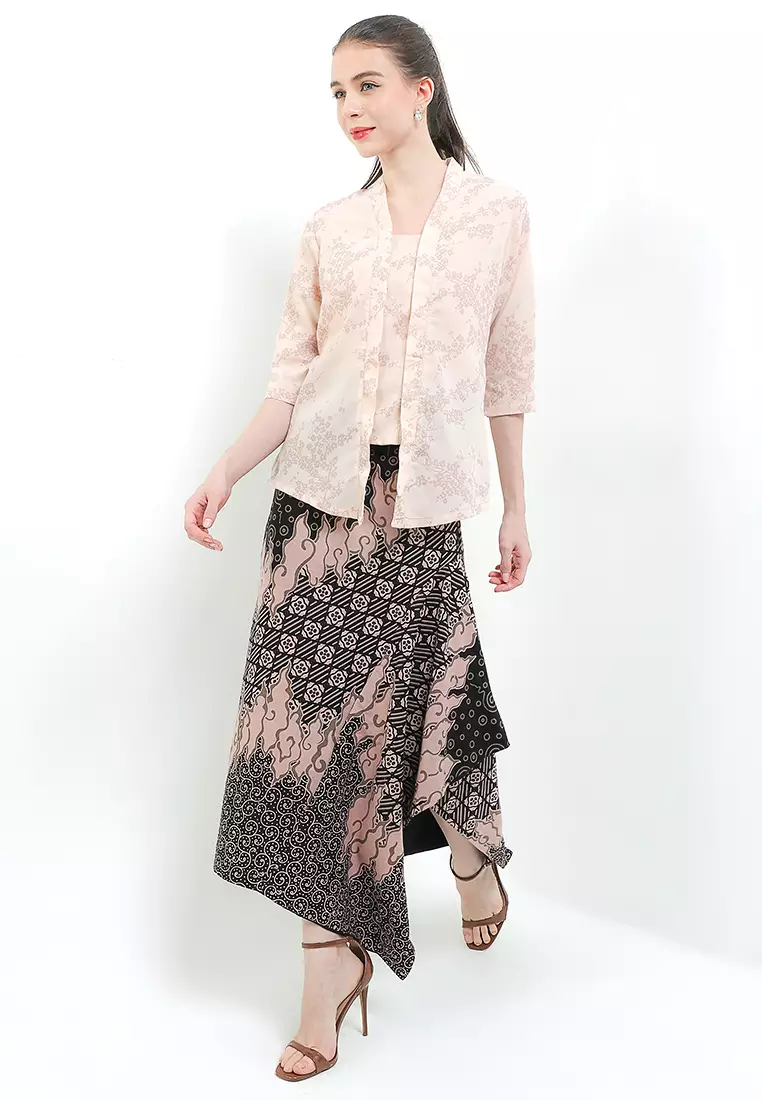 Kebaya Kutu Baru 3/4-length Sleeves