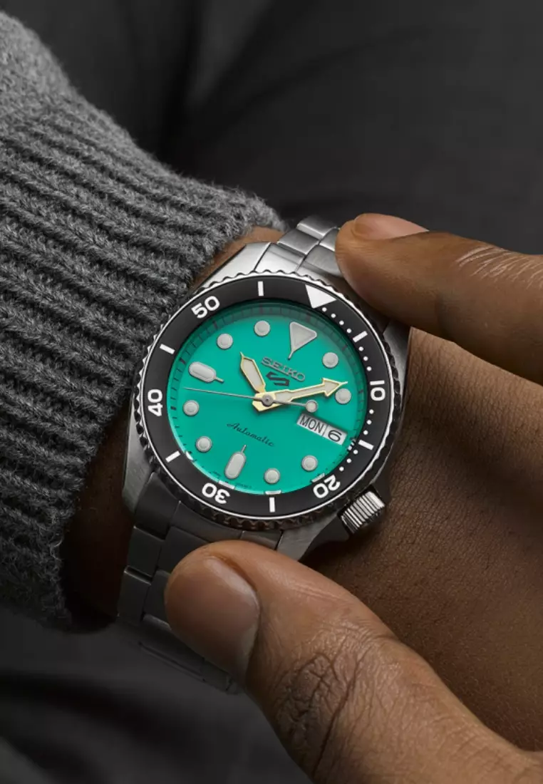 Seiko 5 Sports SKX 系列「Midi」青色 38 毫米自動腕錶 SRPK33K1
