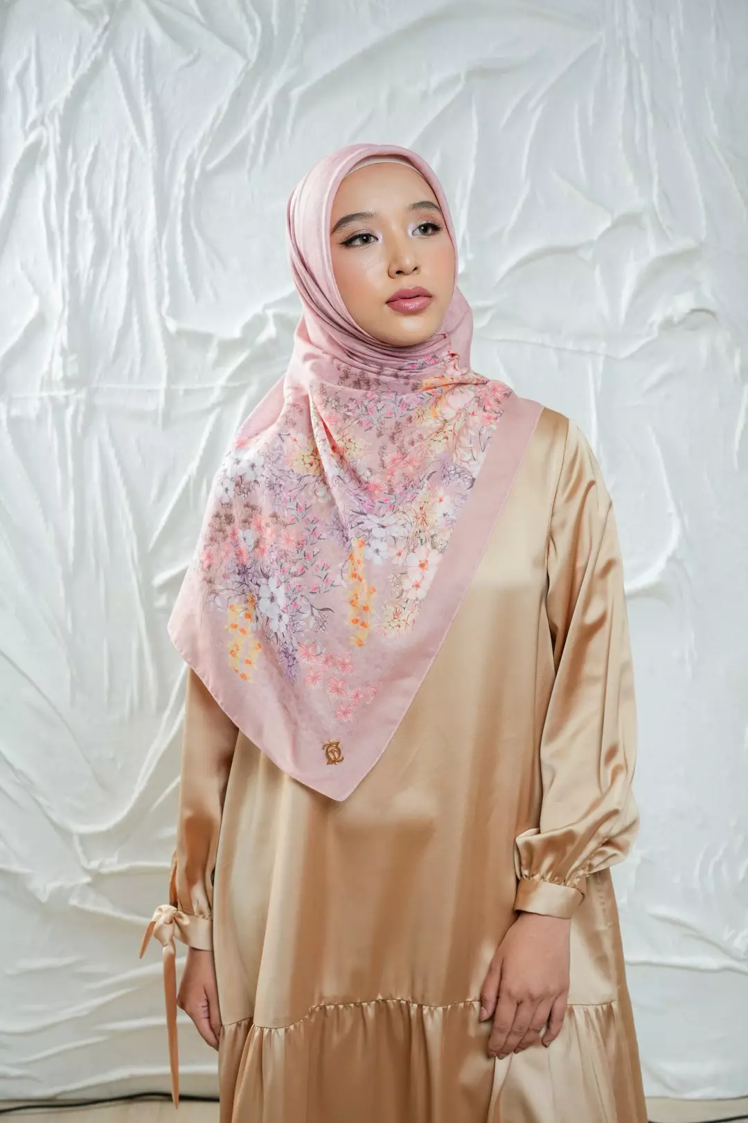 ALIZAH  Scarf Blossom Coral - Kerudung Hijab Segiempat Motif With BOX - Bahan Nesla - Ukuran 115x115