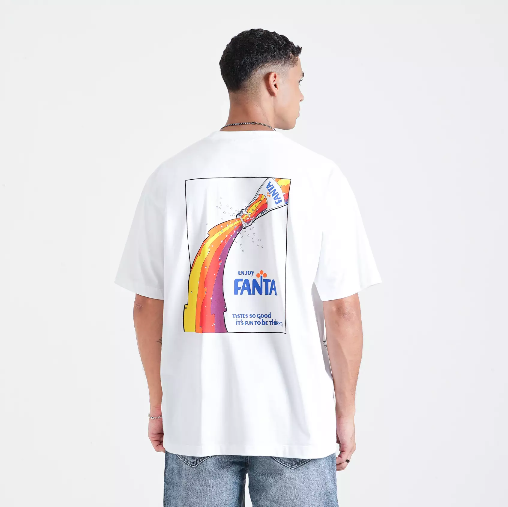 CELCIUS FANTA Fanta Bottle Pour White T-Shirt LIN001425C Putih