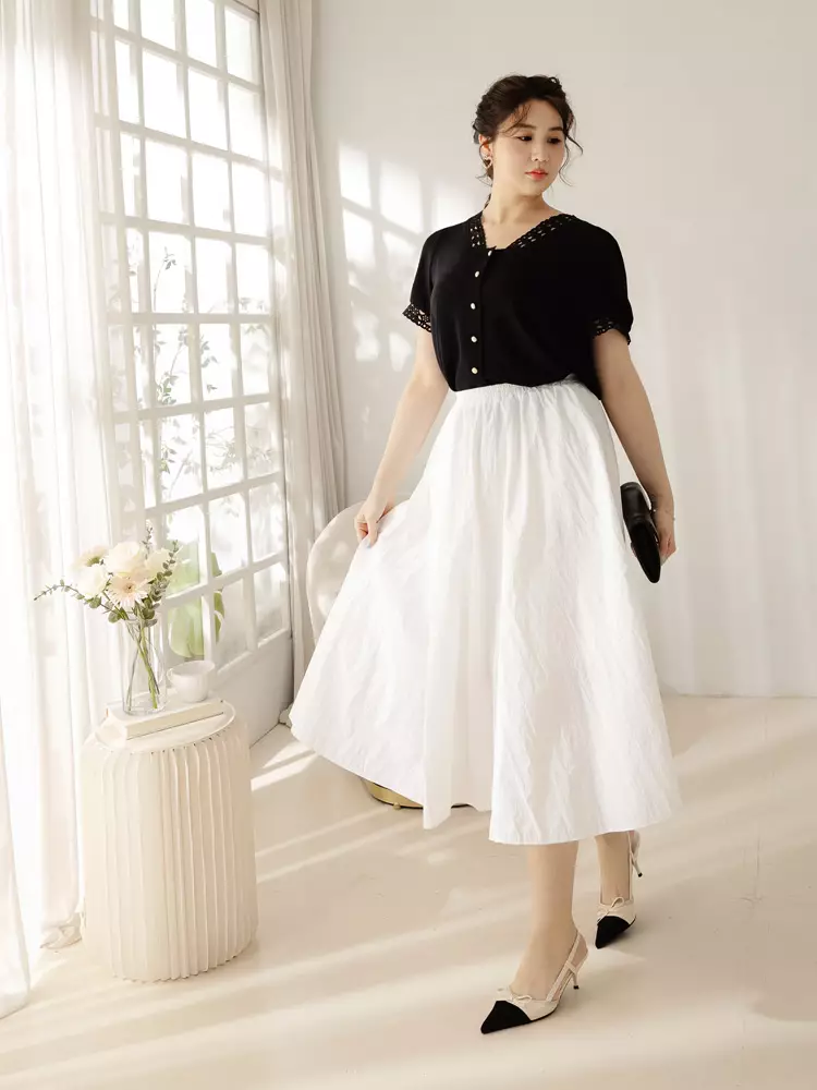Lace V-neck amber button puff sleeve top [AB19499]