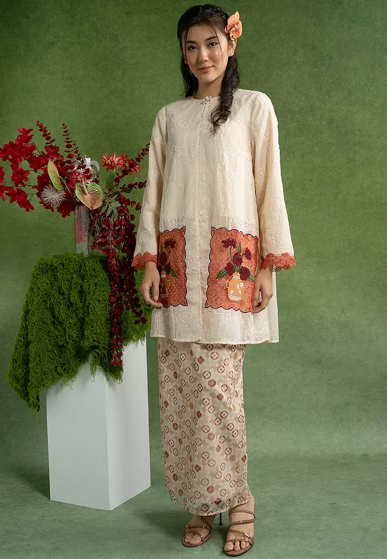 Umaira Embroidered Kurung Labuh Set