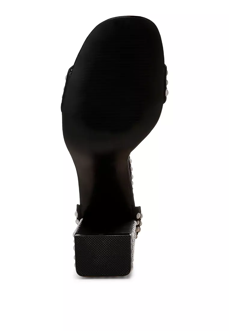 Sandal Satin Berhias Mutiara Warna Hitam