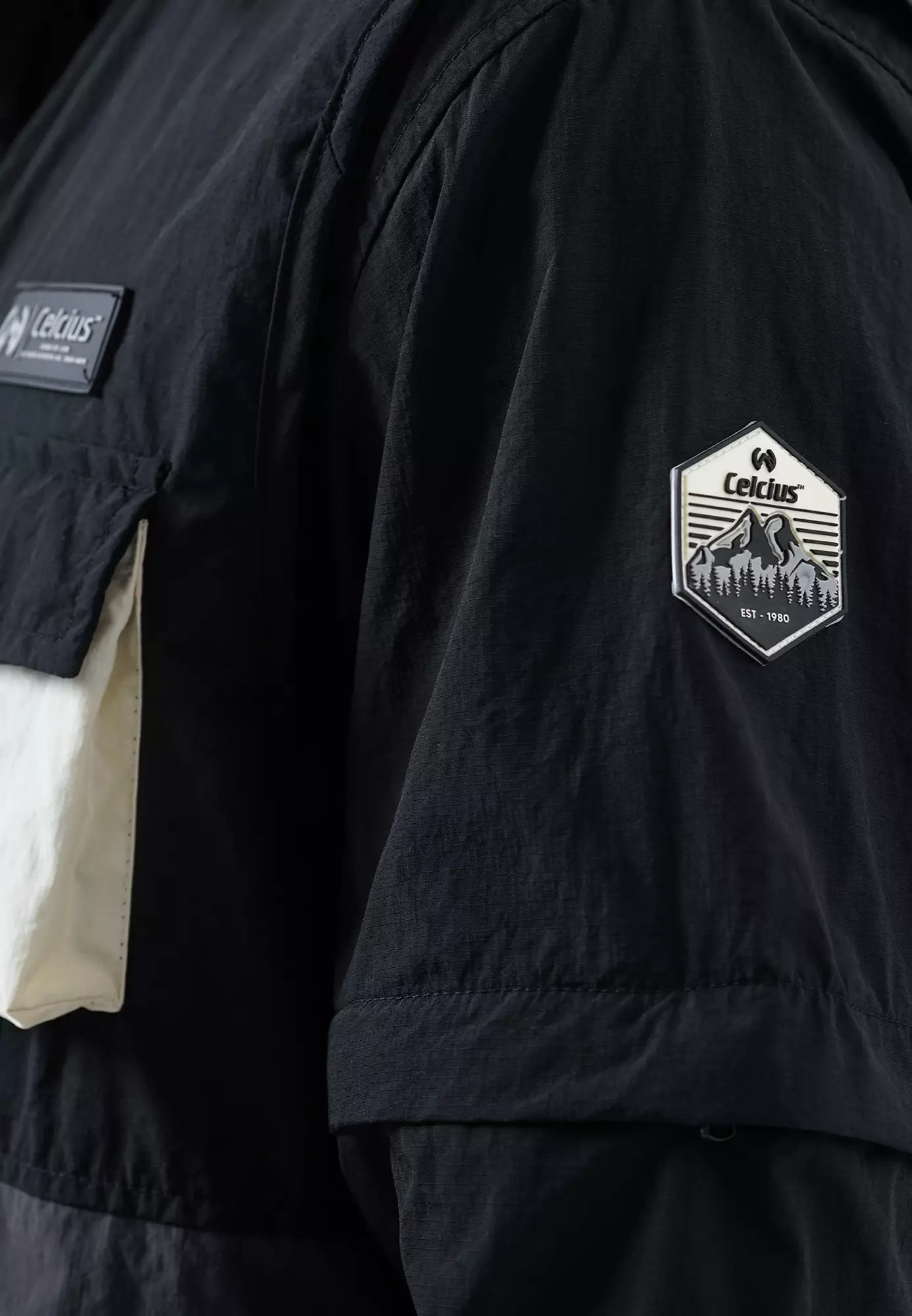 CELCIUS Casual Off Grid Convertible Kemeja Vest L03000550C Hitam