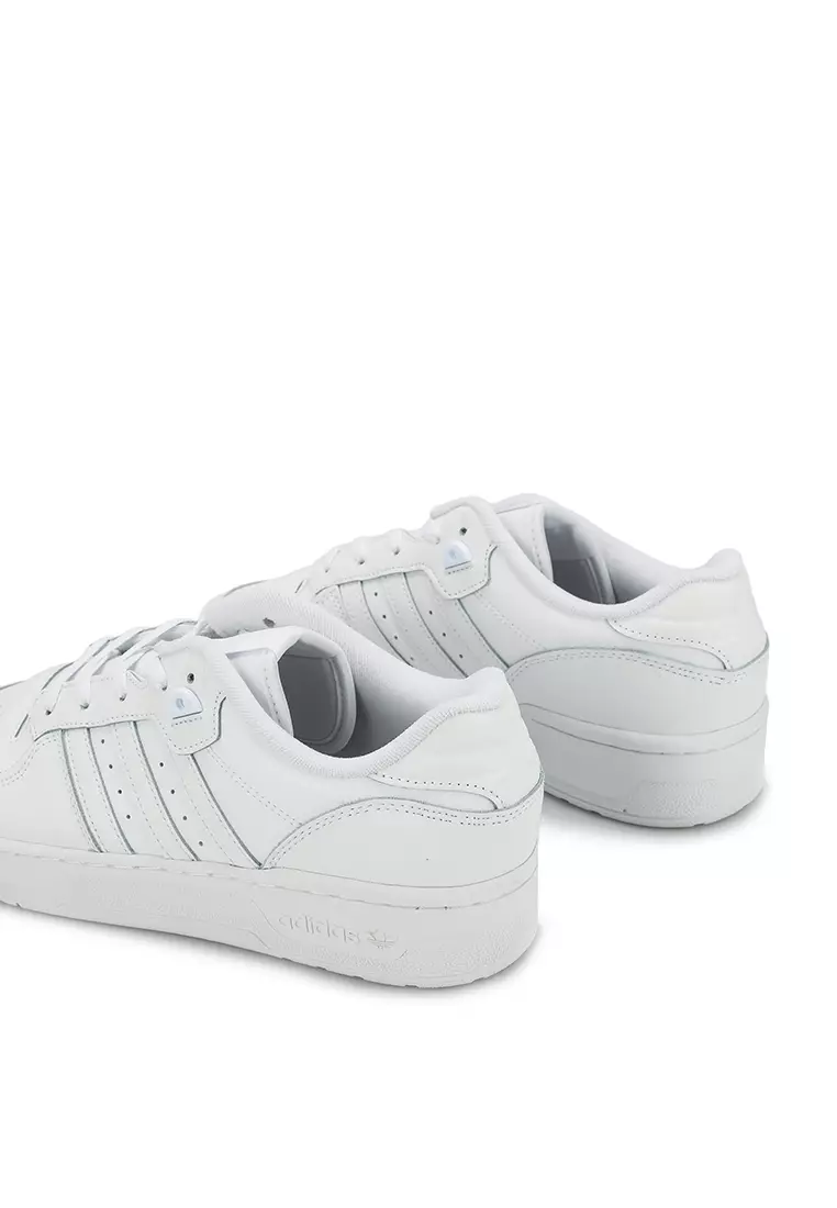 White adidas low outlet tops