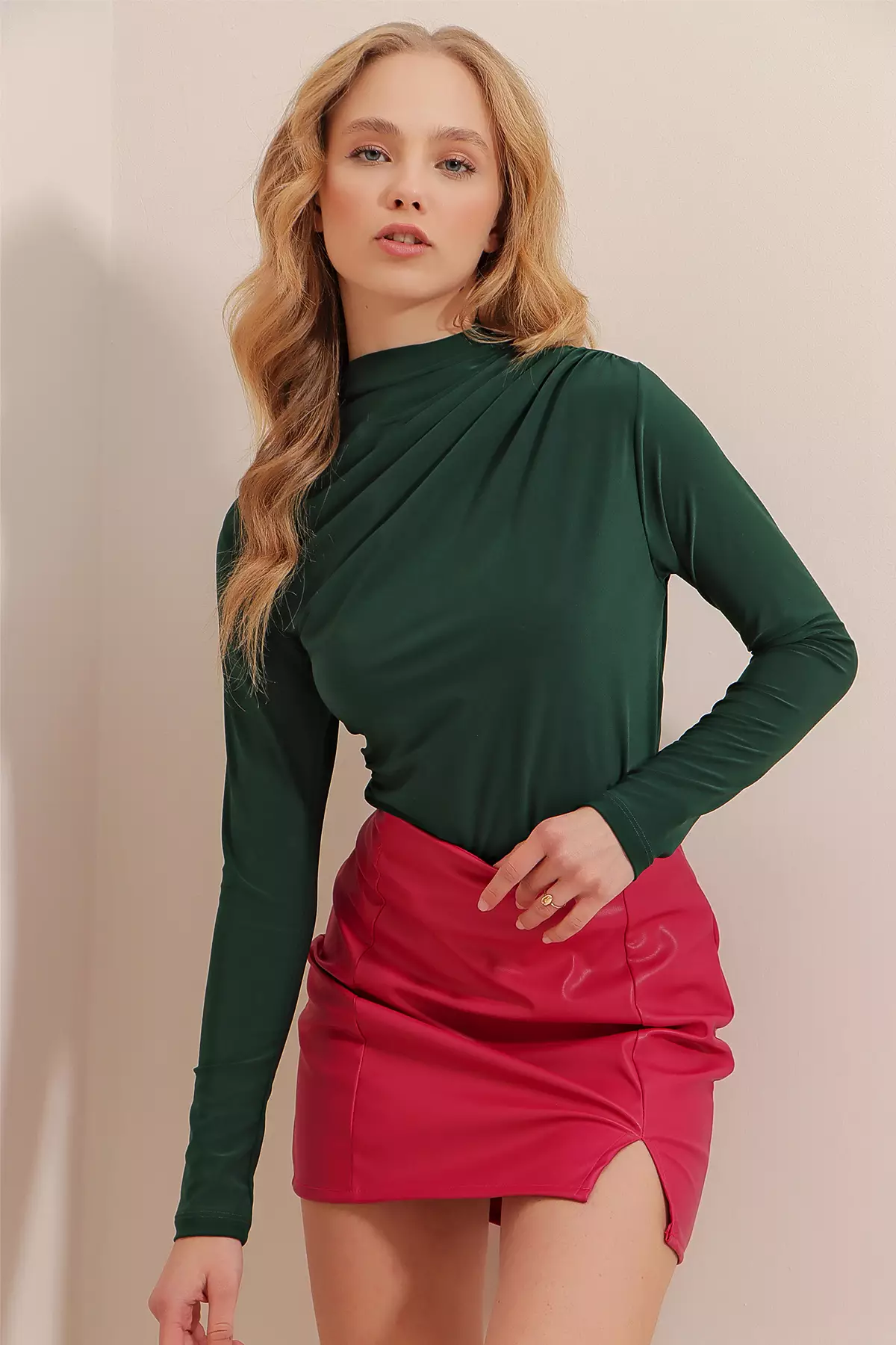 Women's Emerald Green Stand-Up Collar Shoulder Draped Sandy Blouse Alc-X9554