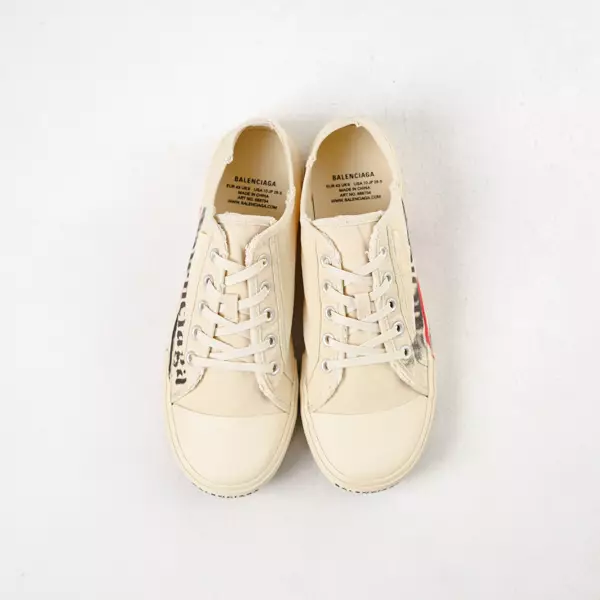 Sepatu BALENCIAGA PARIS GRAFFITI SPRAY BLACK CREAM LOW SNEAKER 100% ORIGINAL