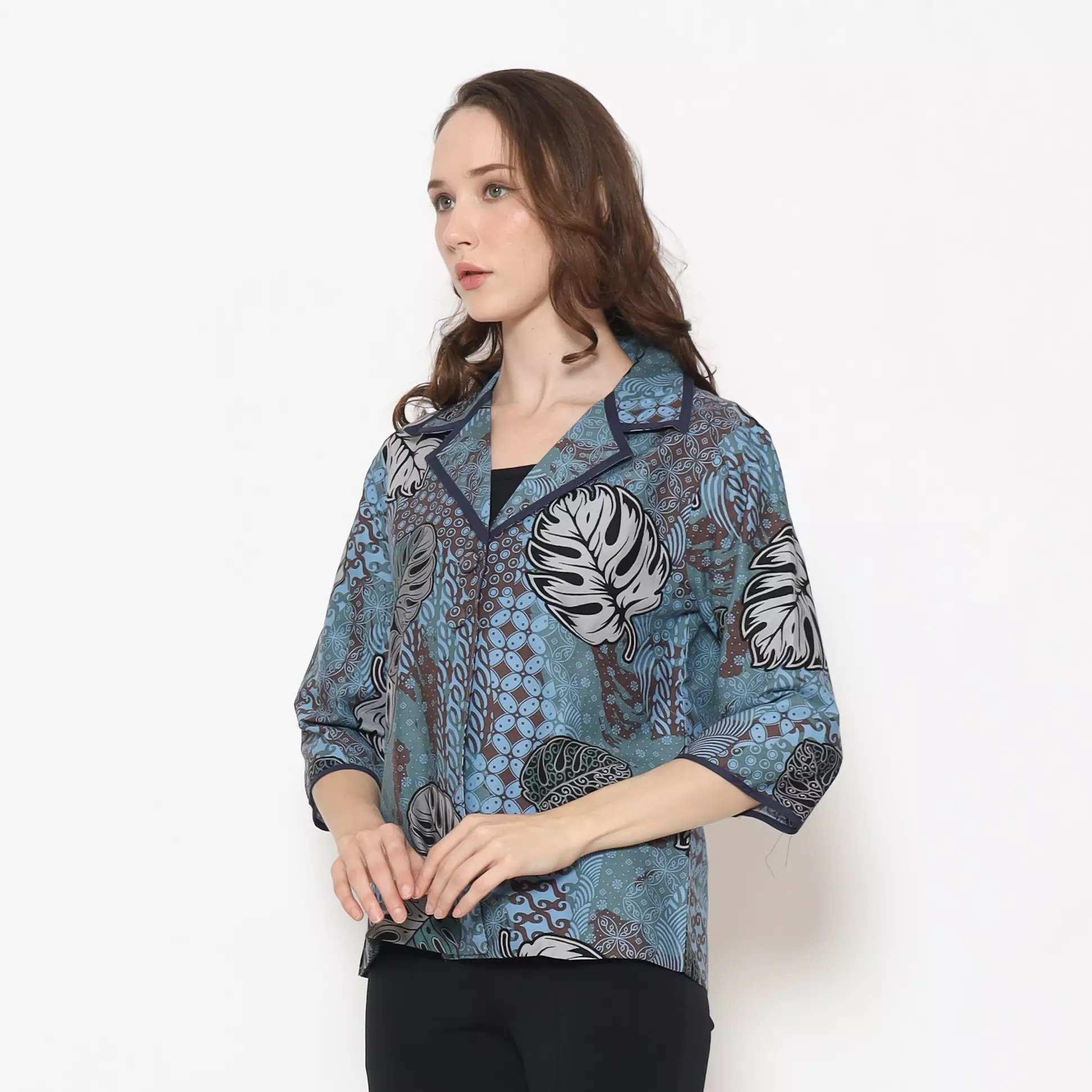 Blazer Batik Wanita - Bhatara Batik Kirei - Atasan Batik Modern Lengan Panjang