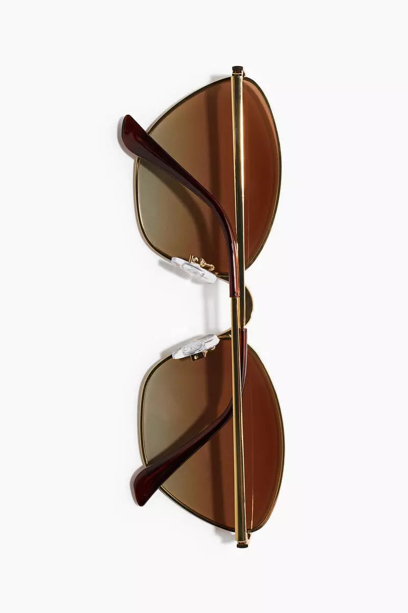 Polarised sunglasses