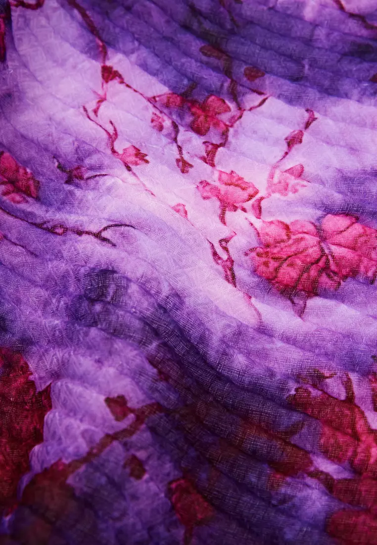 Crinkled rectangular floral scarf