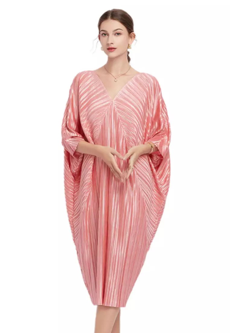 https://www.zalora.sg/p/sunnydaysweety-2023-summer-new-elegant-batwing-sleeve-dress-ca080721-pink-3351242