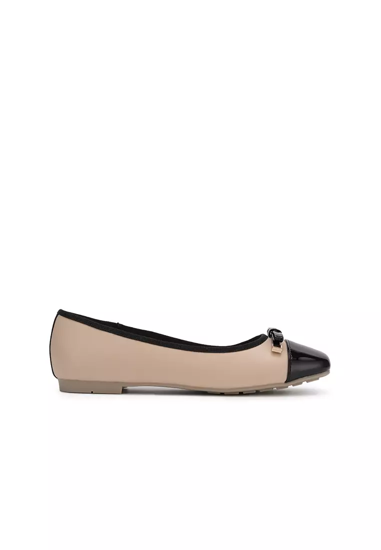 Discount on Nose  shoes - SKU: Duo Tone Flat Ballerina