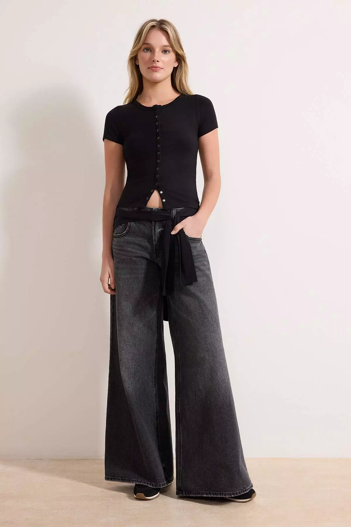 Black Plain Fitted Crew Neck Short Ruffled /Ruffled Premium Soft Knitted Blouse Twoss26Bz428