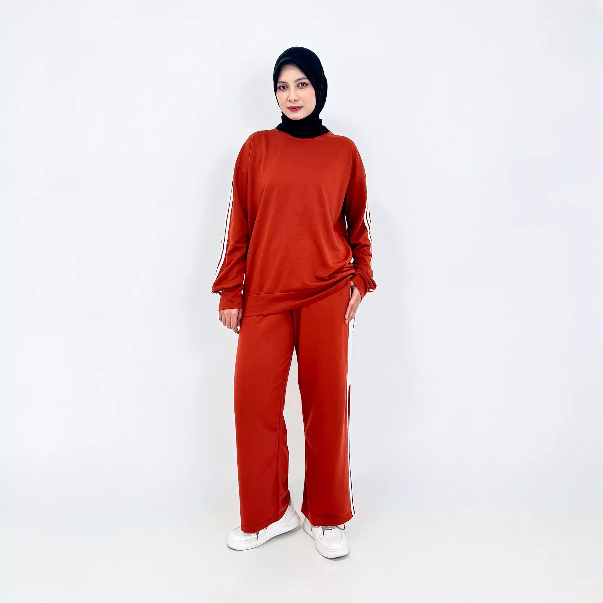 Joanita Training Set | Setelan Baju Olahraga Panjang Muslimah Bata