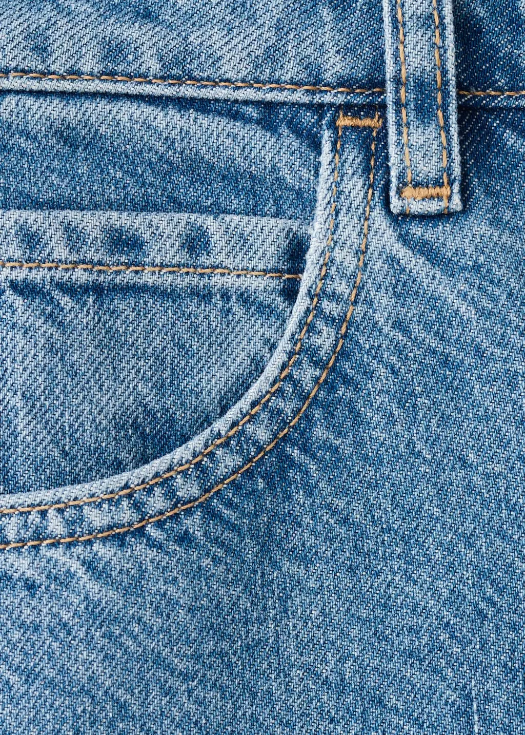Celana pendek denim lurus berpinggang tinggi