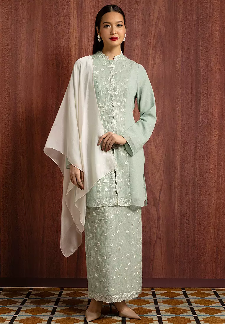 ARIANA EMBROIDERY KEBAYA SET WITH SHAWL