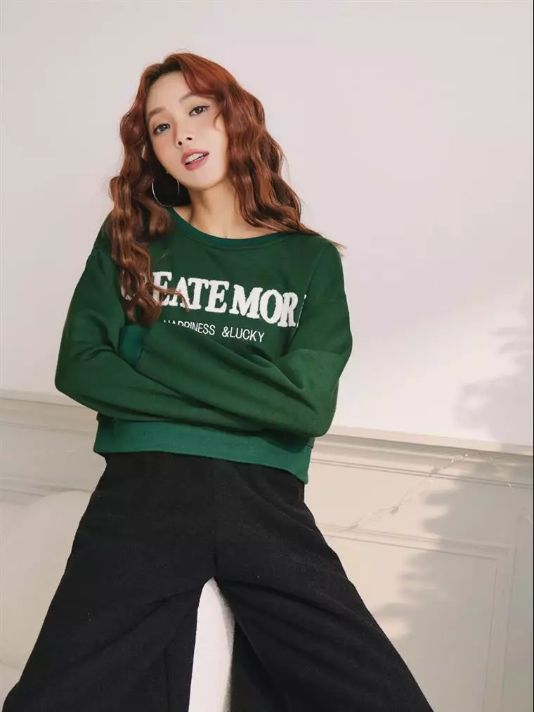 Textured terry embroidered cropped sweatshirt [AB18017]