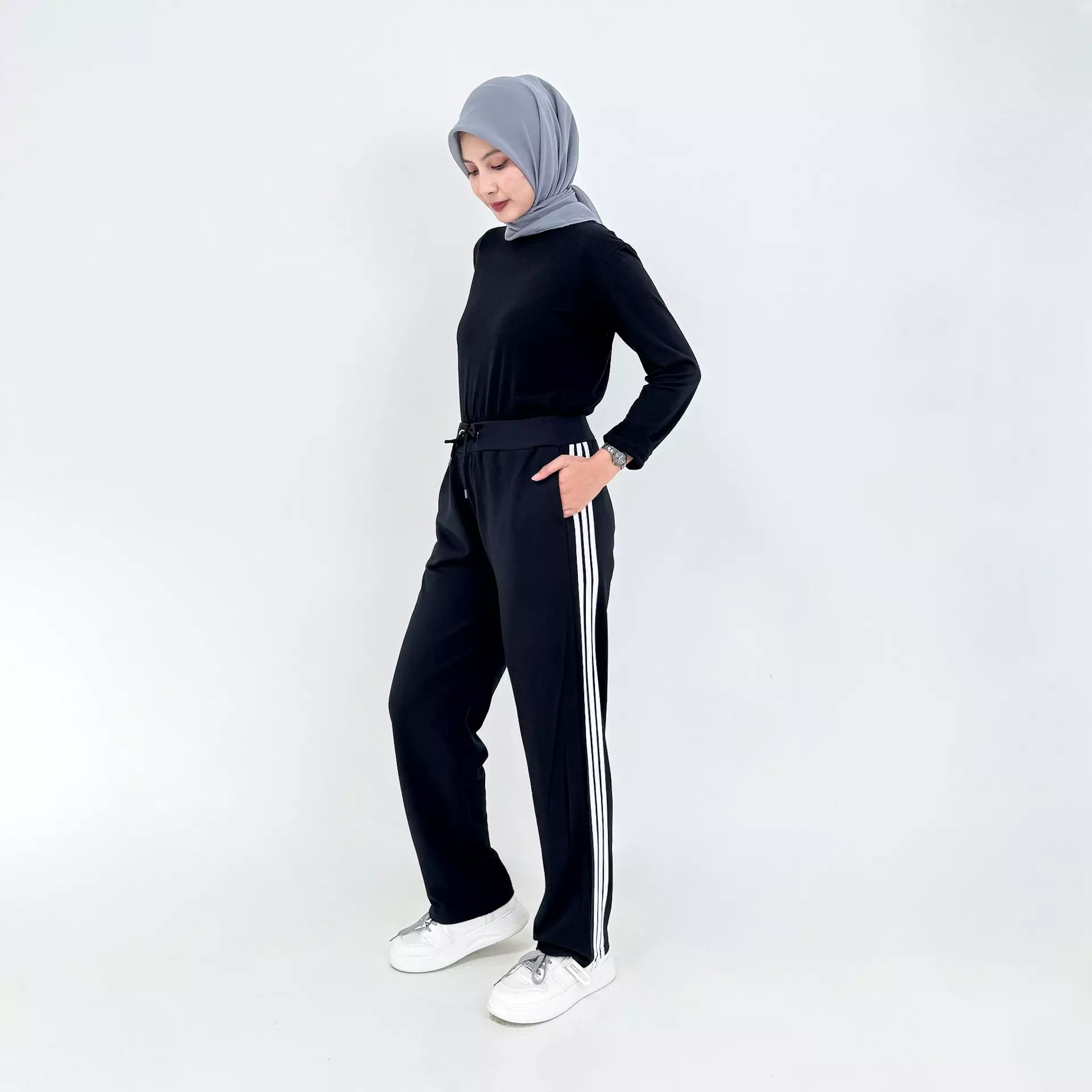 Joan Sweatpants [HITAM] Celana Training Olahraga Wanita Panjang 100 cm