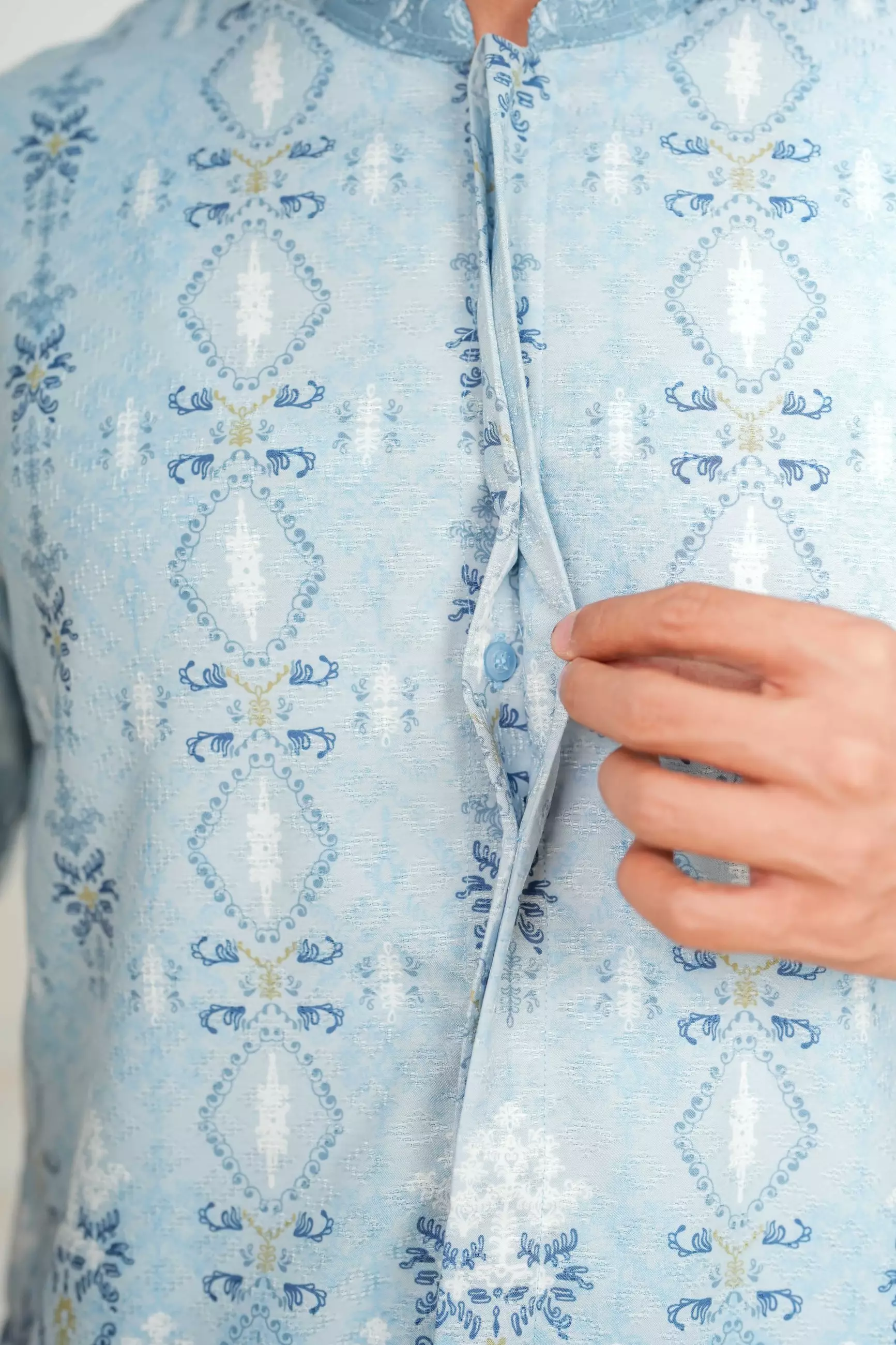 Sarimbit Arunika Sky Blue Pria  Kemeja Koko Lengan Pendek Regular Fit Furing