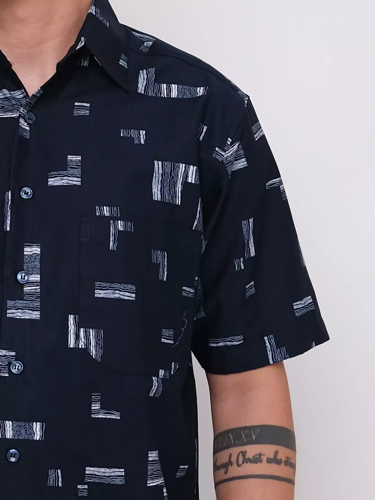 Kemeja Katun Lengan Pendek Navy Motif Kotak-Kotak 16885