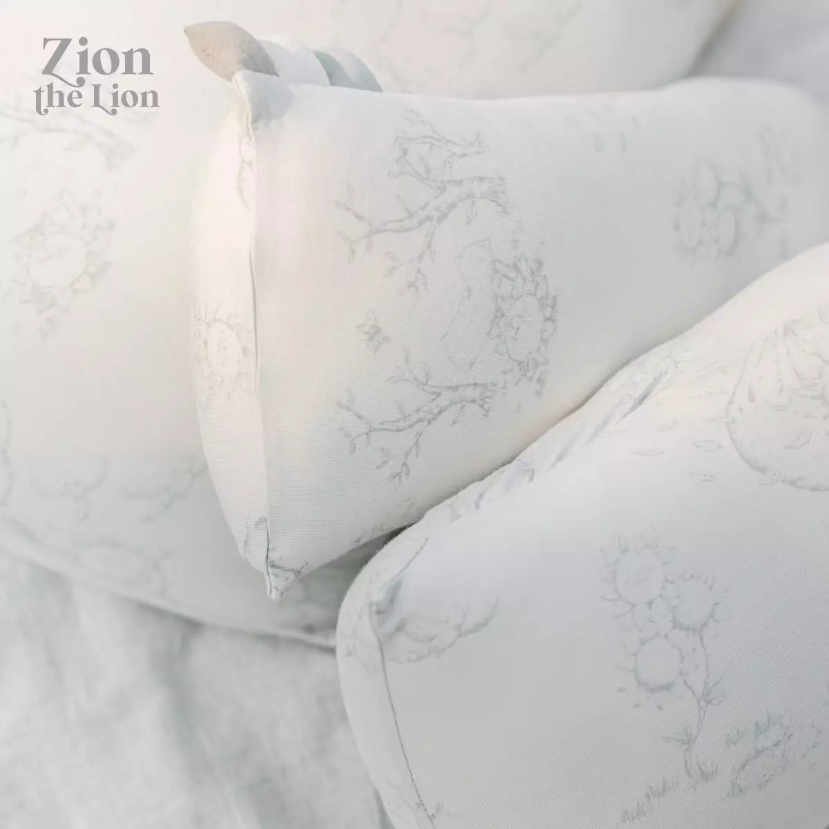 Friends of Sally Mini Hug Pillow Zion Collection - Bantal Tidur