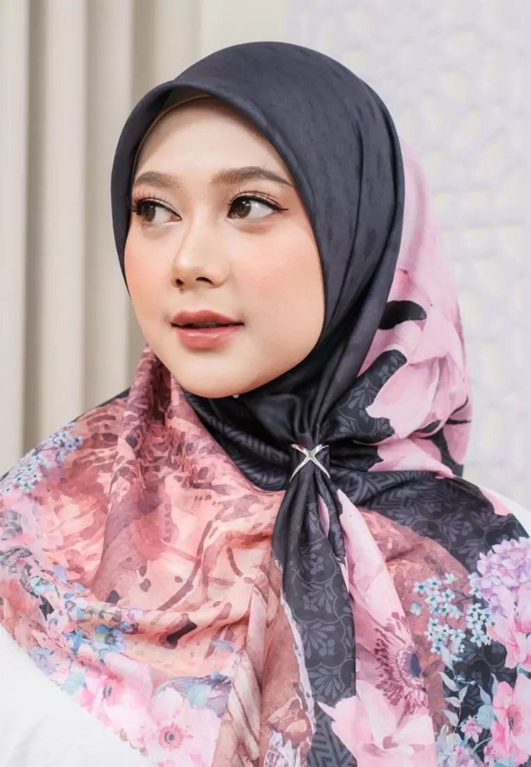 Hijab Segi Empat Wanita Premium Alula Series Signature Square Voile Scarf Graphite Black