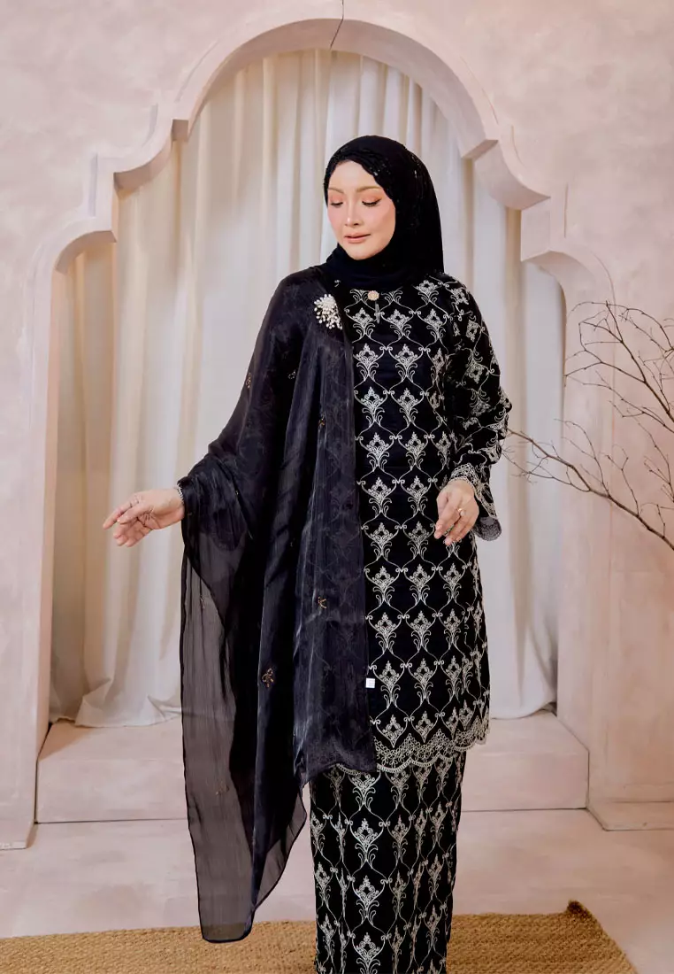 Mahsuri 2.0 Luxe Embroidery Baju Kurung Pahang Kipas Belakang