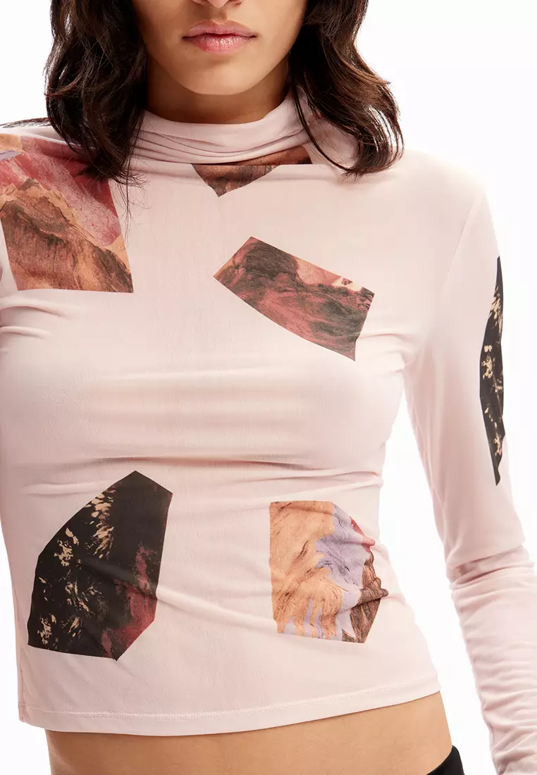 Desigual Woman Slim high neck collage T-shirt.