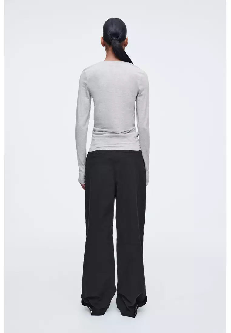 SLIM LIGHTWEIGHT LONG-SLEEVED TOP