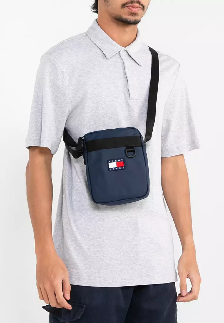 Tommy hilfiger shop elevated reporter bag