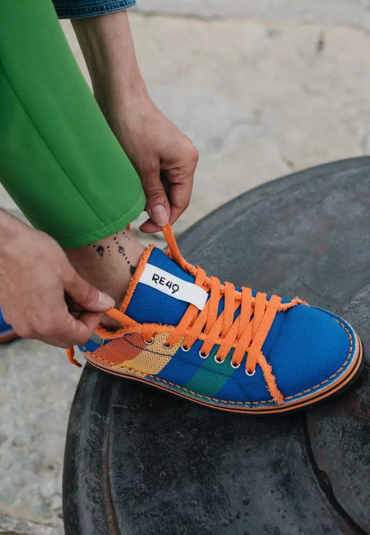 MARE LIFESTYLE Sneakers - Made from 100% Recycled Materials in Italy from Recycled beach beds and chairs fabric and car tyres for the soles. MARE LIFESTYLE sneakers - Blue/Orange