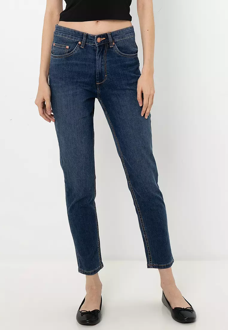 Quantic Mom Tapered Jeans