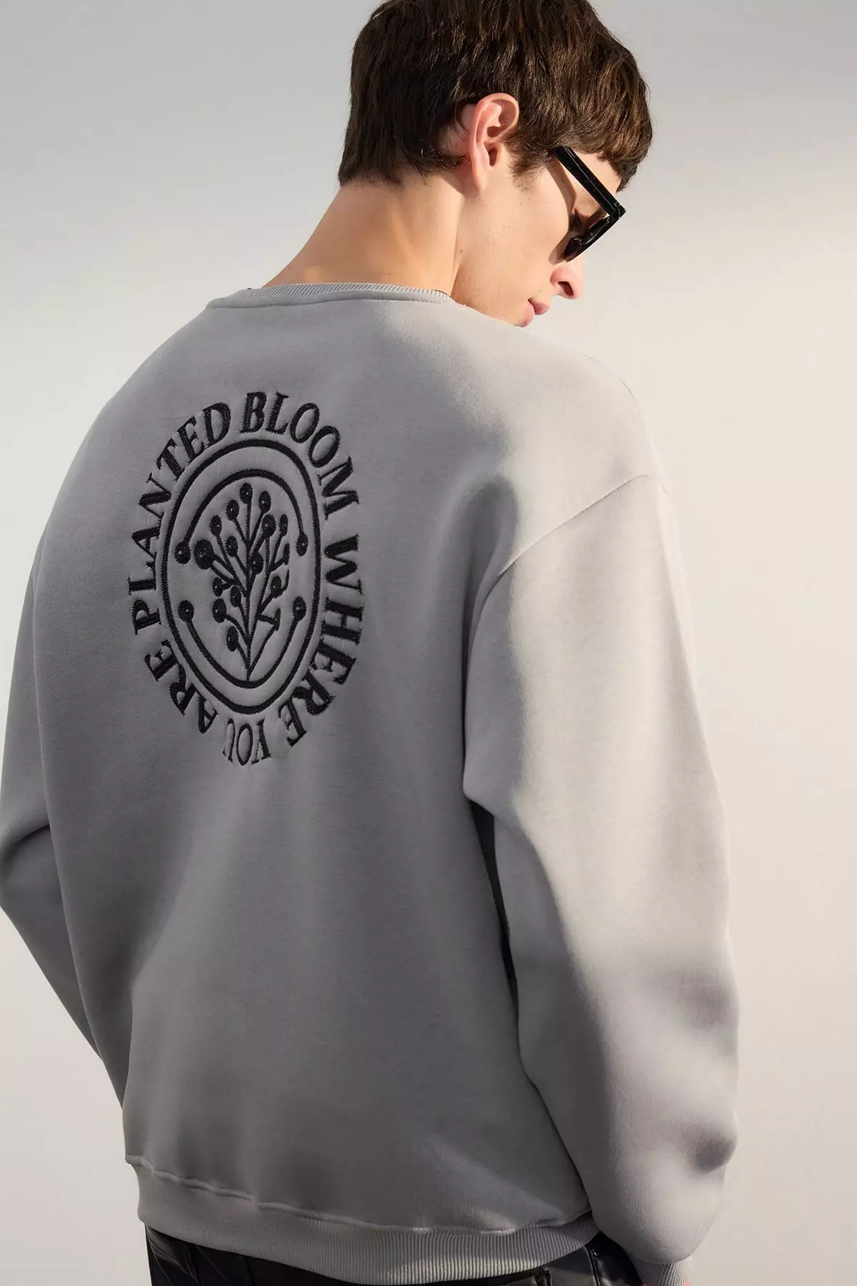 Grey Oversize/Wide Cut Floral Embroidered Fleece Inside Cotton Sweatshirt Tmnaw24Sw00012