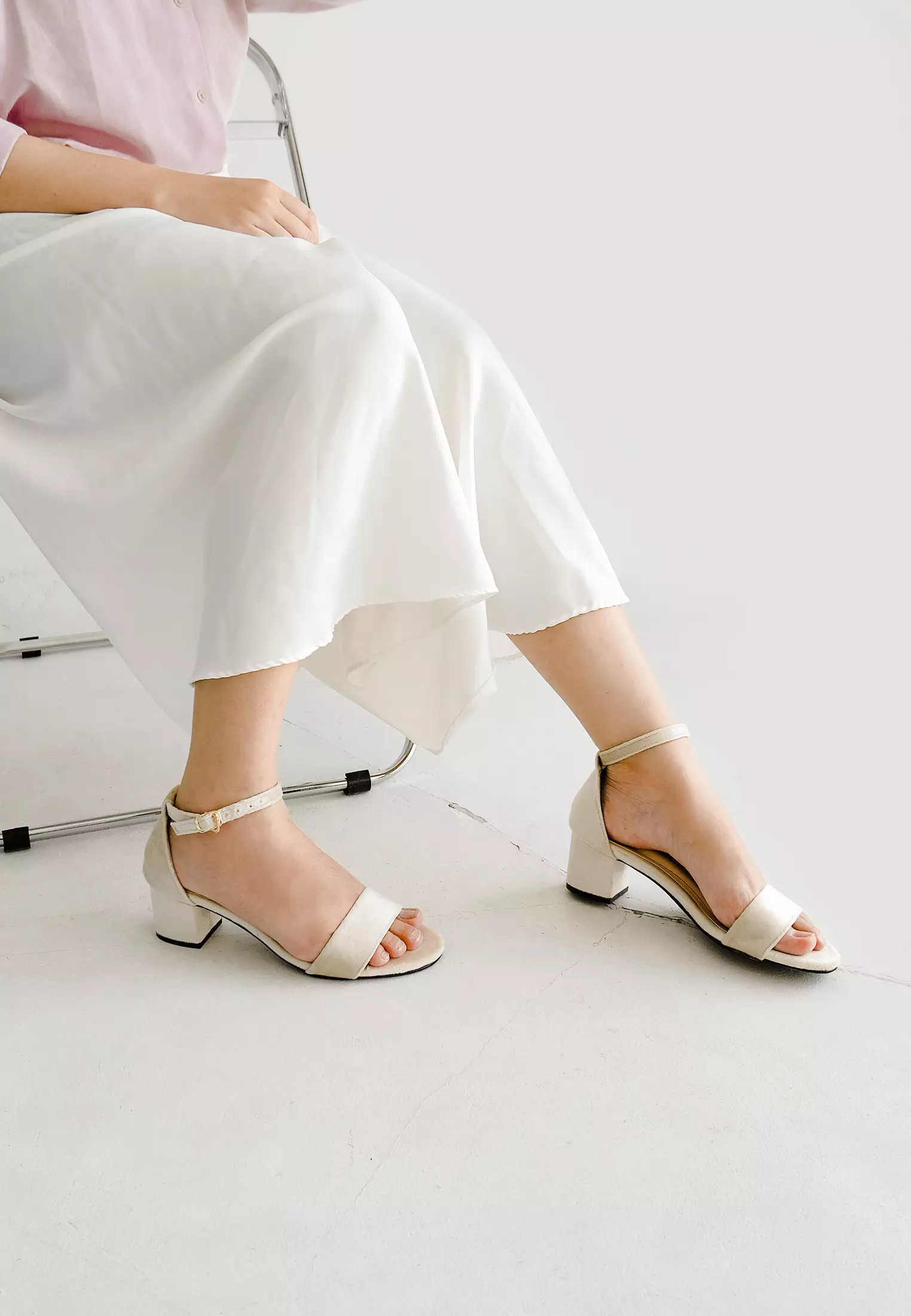 Blanche Ankle Strap Sandal Block Heels Wanita Suede Velvet