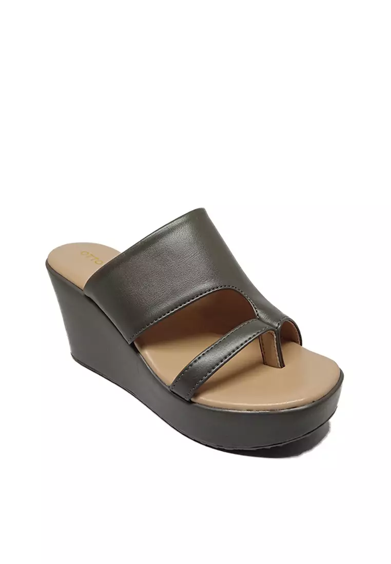 Discount on Otto  shoes - SKU: Josephine One Finger Wedge Sandals