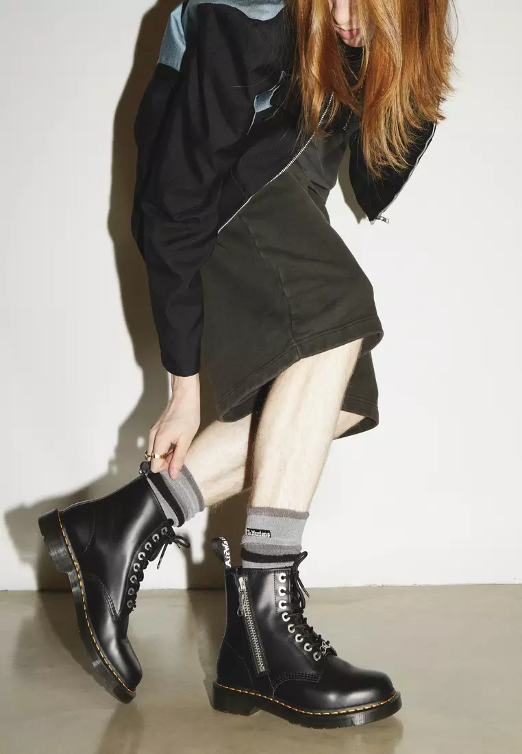 Dr. Martens 黒白レザーシューズ ドクターマーチン」の最新ブーツはサイドジップ搭載で脱ぎ履きが