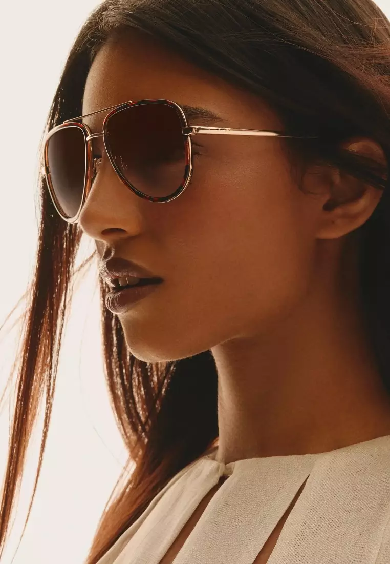 QUAY All In Medium Sunglasses - Tort/Brown Fade