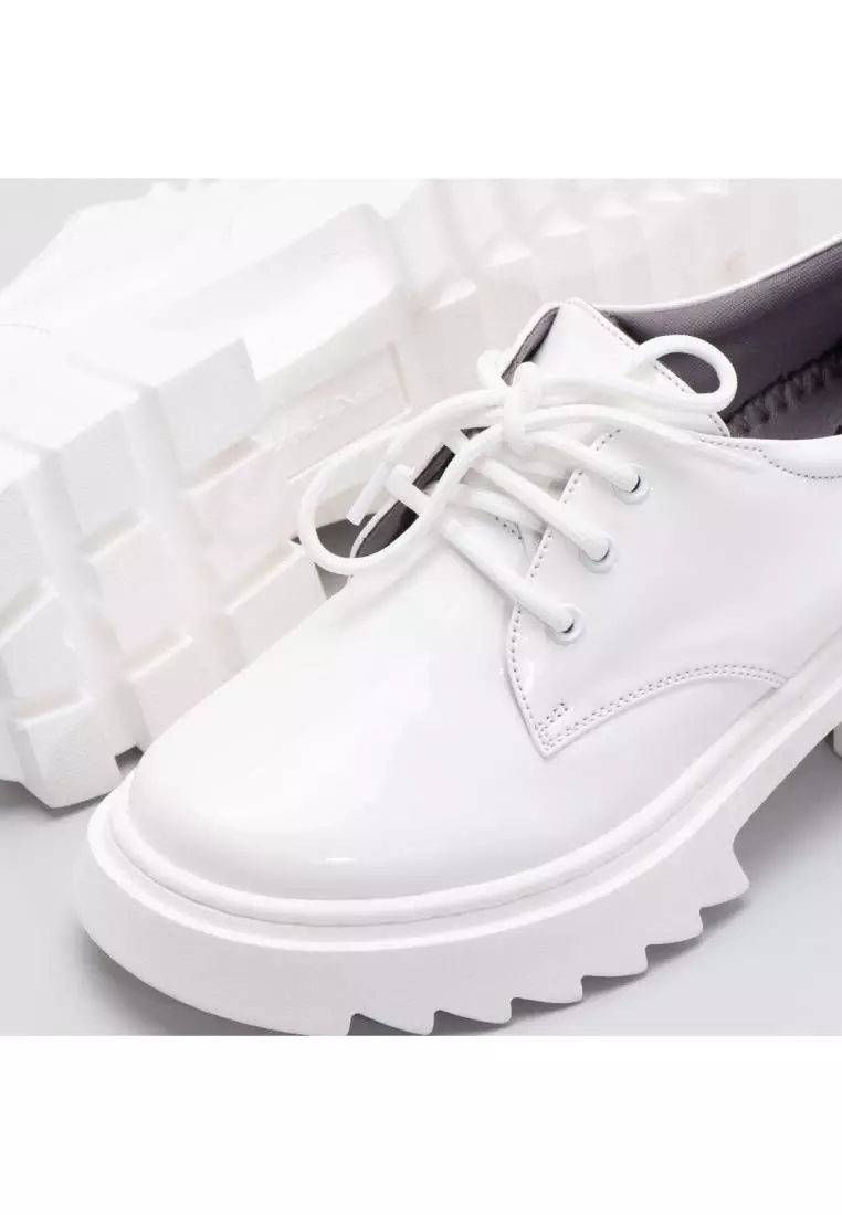 Adorableprojects - Denitta Oxford White