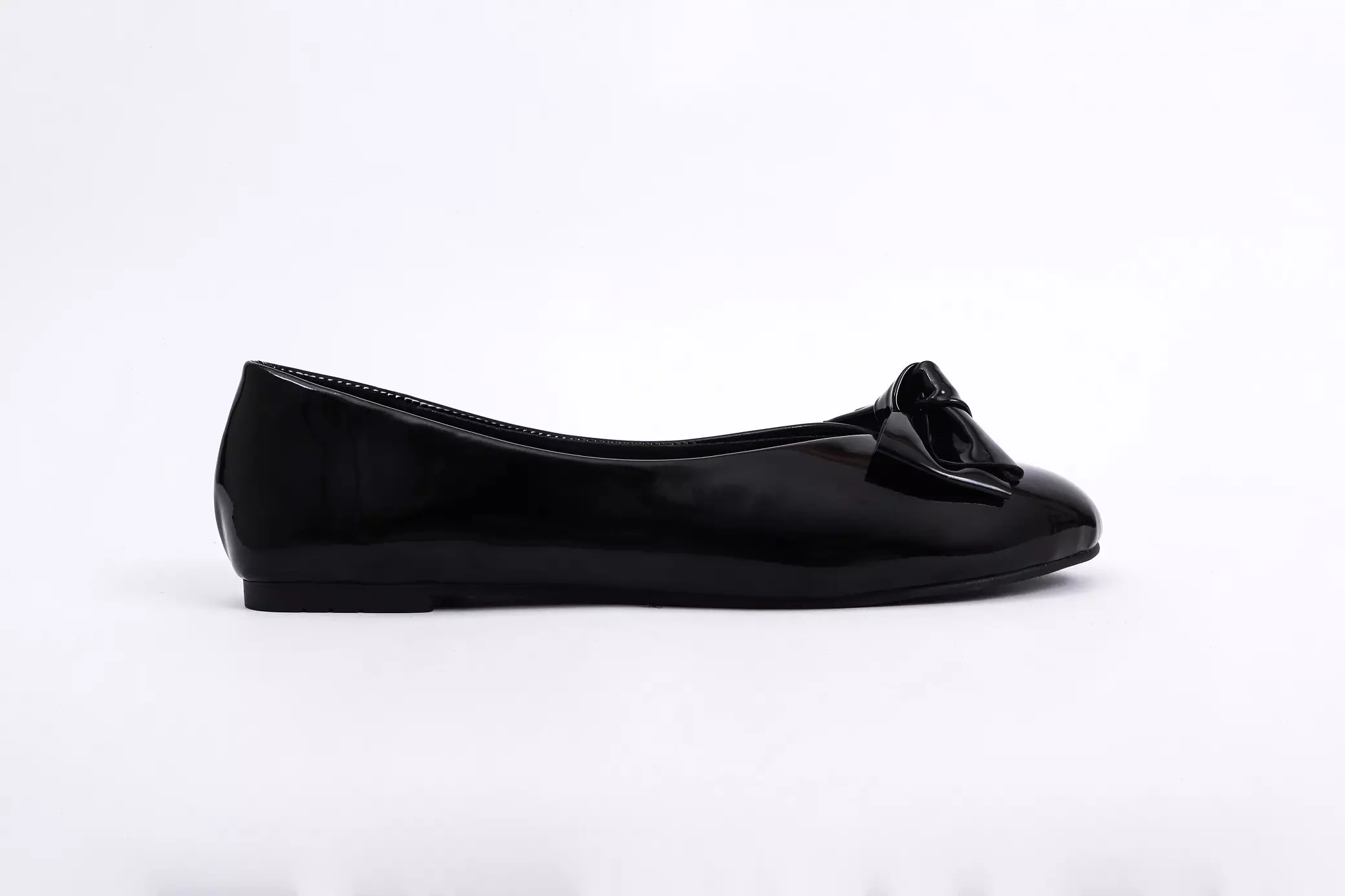 The Little Things She Needs - YURI Flatshoes Sepatu Wanita Black [TSN0002358.C0004]