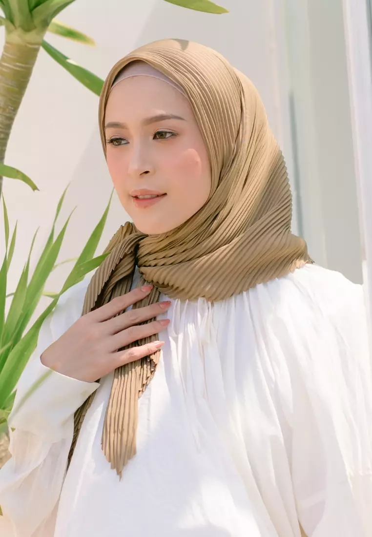 Geya Pleats Square Olive Sheen