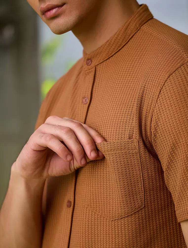 OXCON kemeja Tangan Pendek Waffle Kerah Collarless Teracotta