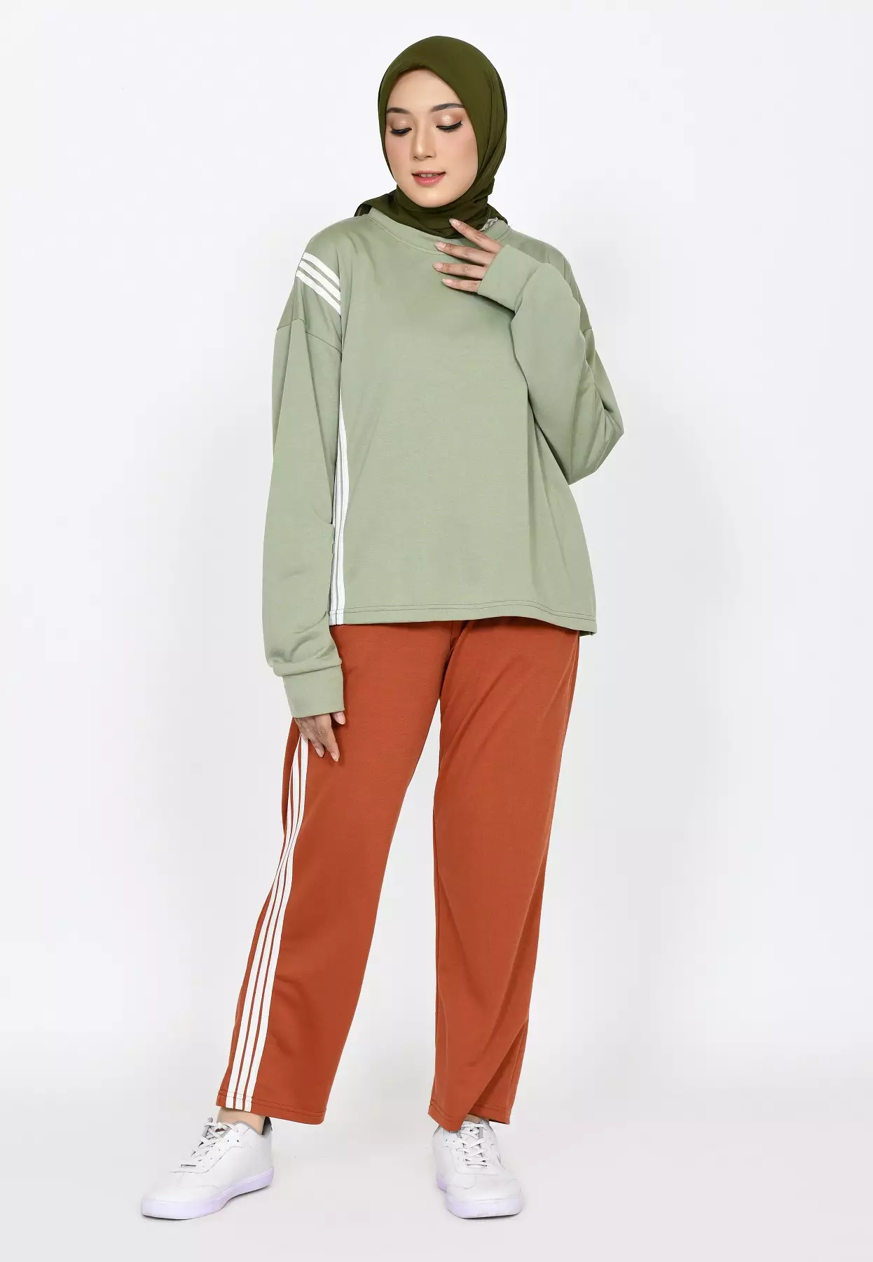 Setelan Training Alena 2