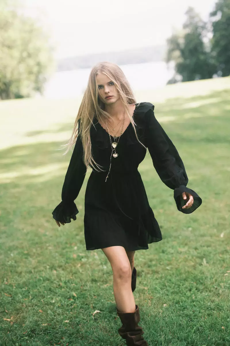 Flounce-collar dress