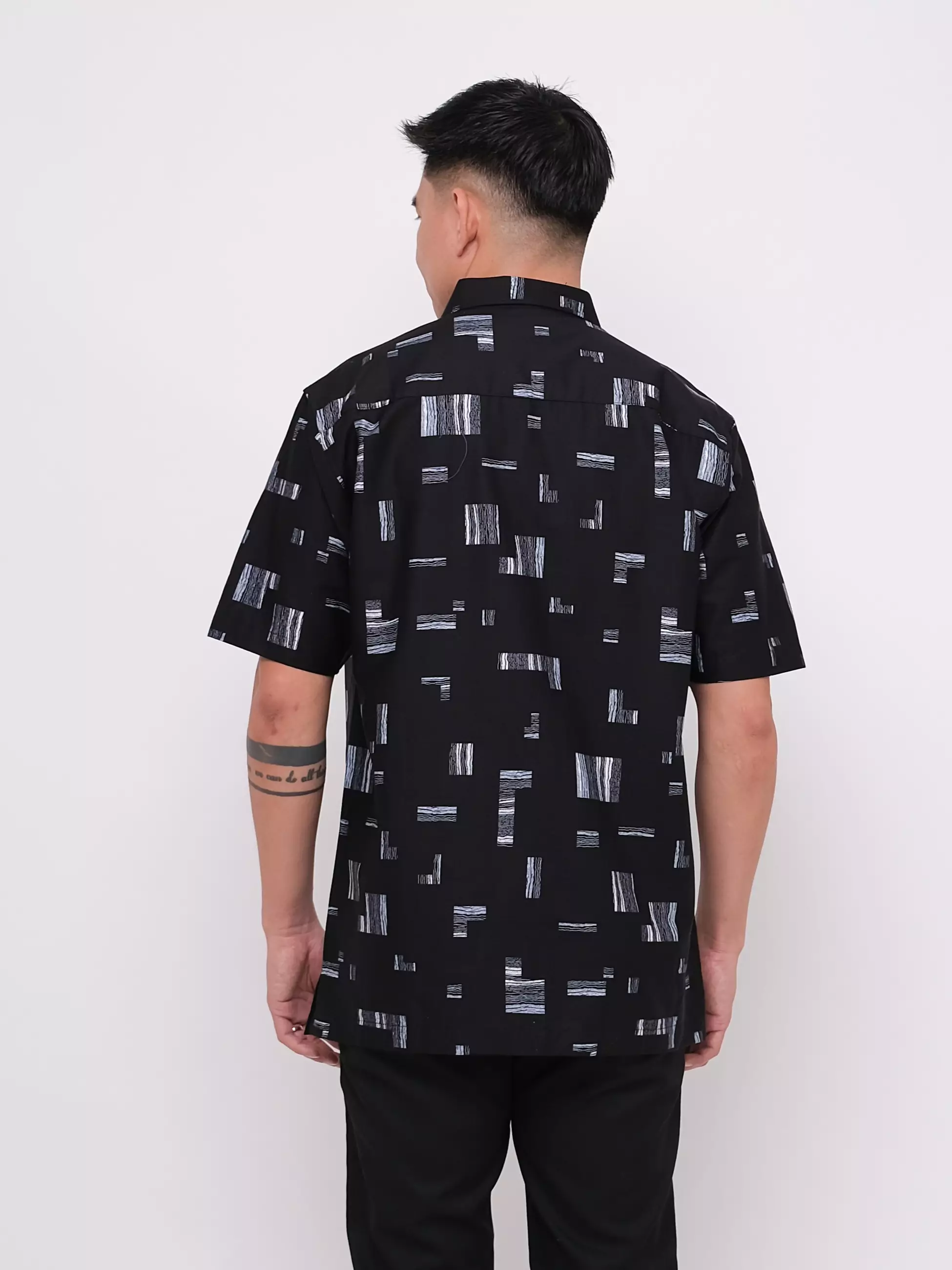 Kemeja Katun Lengan Pendek Hitam Motif Kotak-Kotak 16885