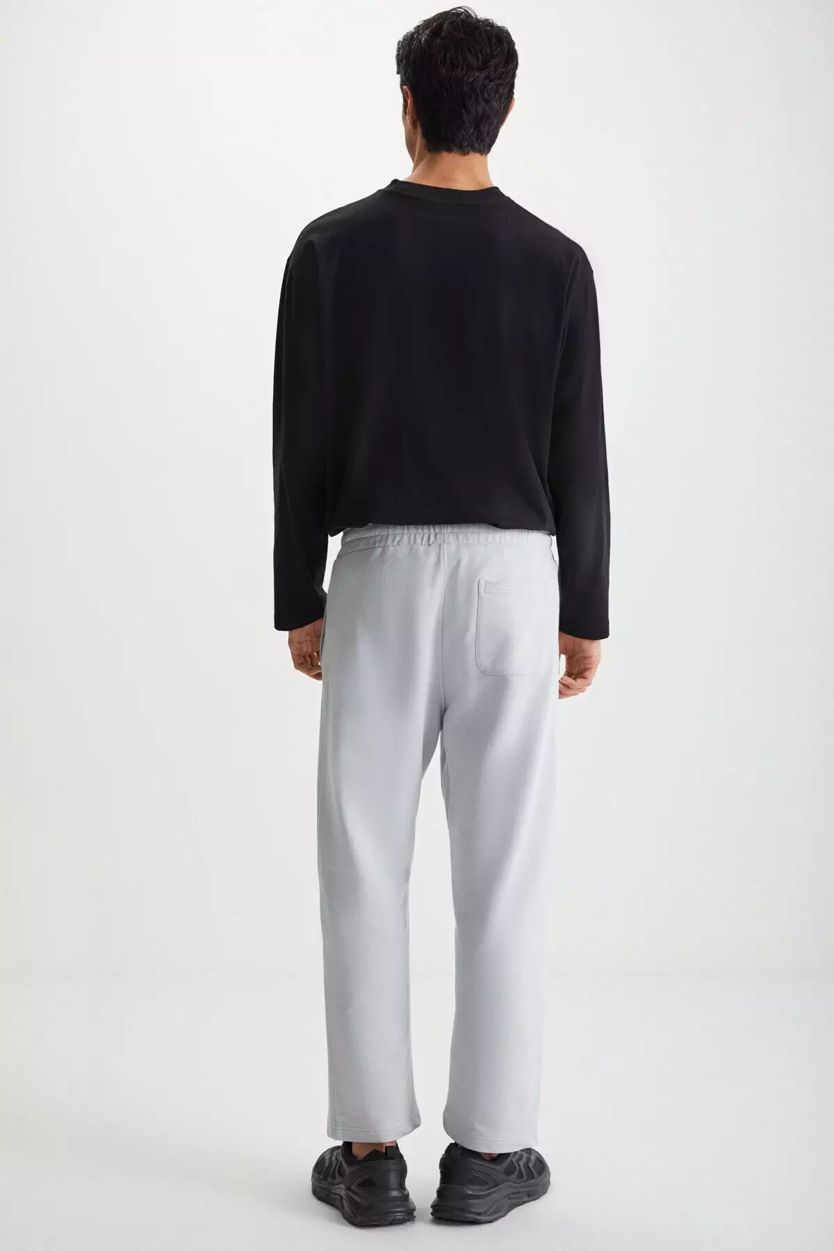 Relaxed Fit Elastic Waist Premium Fabric Sweatpants